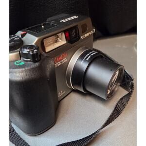 Olympus Camedia C-3000 Zoom Digital Camera (3.3MP)